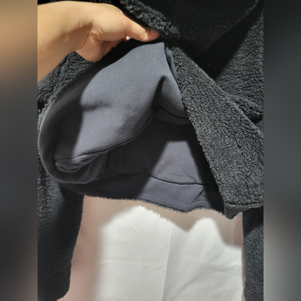 Lululemon Scuba  Black Fleece Pullover - Picture 7 of 9
